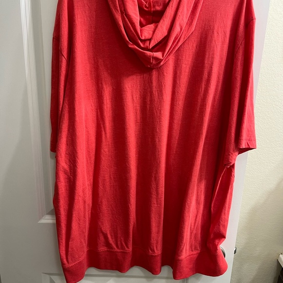 Women’s Reebok hooded short sleeve shirt - Picture 2 of 2